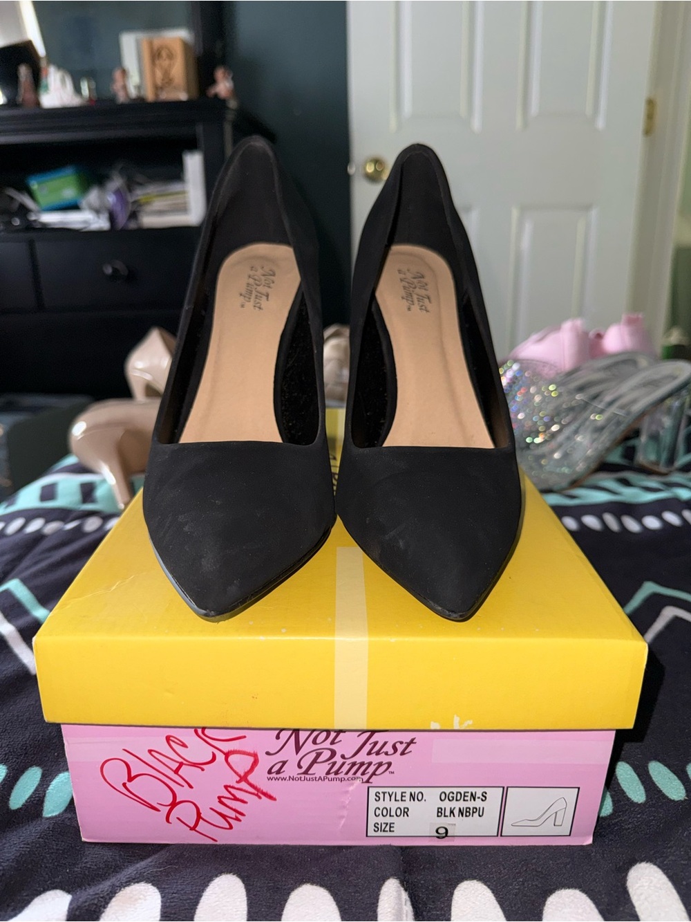 Black Pointed-Toe Women’s Pumps